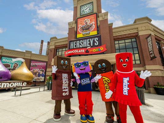 Hershey Characters outside of Hershey's Chocolate World